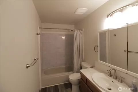 Bath - 16801 10th Ave E, Spanaway, WA 98387 photo 2 of 4
