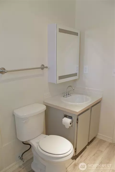 Bath - 16801 10th Ave E, Spanaway, WA 98387 photo 3 of 4