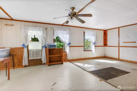 Living - 36806 320th Ave SE, Enumclaw, WA 98022 photo 1 of 2