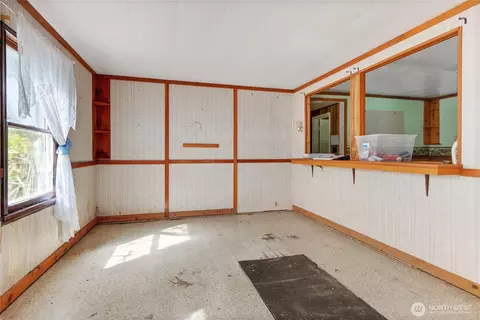 Living - 36806 320th Ave SE, Enumclaw, WA 98022 photo 2 of 2