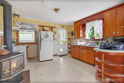 Kitchen - 36806 320th Ave SE, Enumclaw, WA 98022 photo 1 of 3