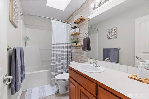 Bath - 14811 172nd St E, Orting, WA 98360 photo 5 of 5