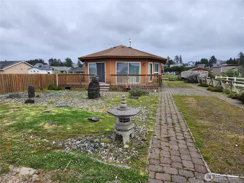 34500 G St, Ocean Park, WA 98640