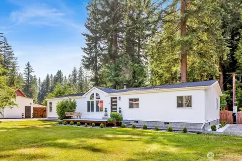 2241 Fall Valley Ln, Maple Falls, WA 98266