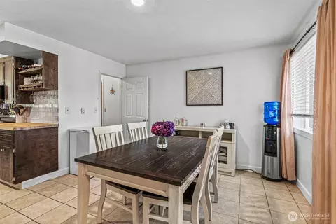 Dining - 3226 Maple St, Longview, WA 98632 photo 1 of 4