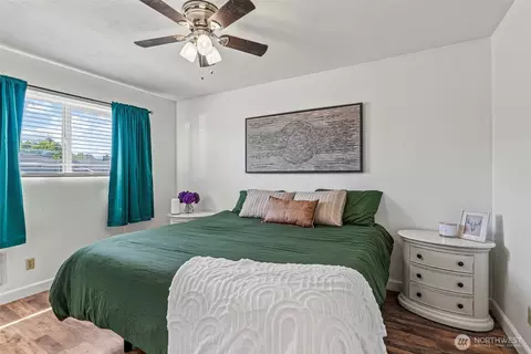 Bedroom - 3226 Maple St, Longview, WA 98632 photo 2 of 2