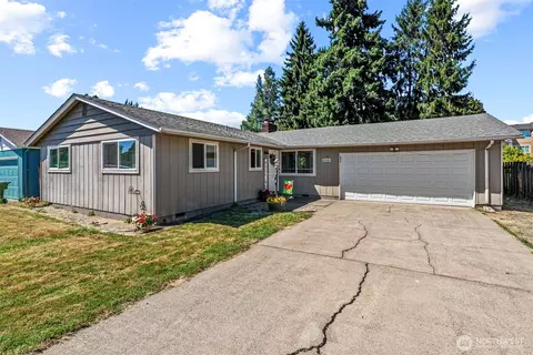 Exterior - 3226 Maple St, Longview, WA 98632 photo 2 of 10