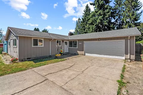 Exterior - 3226 Maple St, Longview, WA 98632 photo 3 of 10