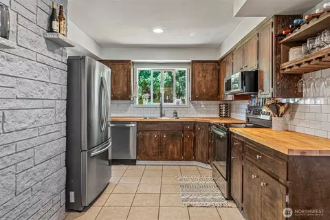 Kitchen - 3226 Maple St, Longview, WA 98632 photo 1 of 4