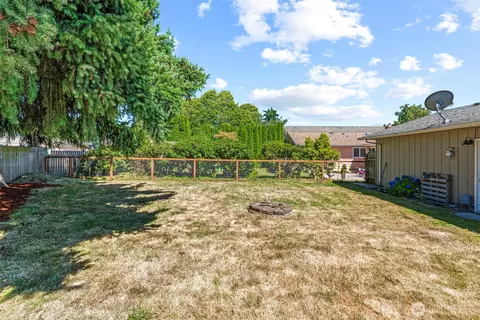 Exterior - 3226 Maple St, Longview, WA 98632 photo 7 of 10