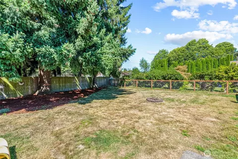 Exterior - 3226 Maple St, Longview, WA 98632 photo 6 of 10