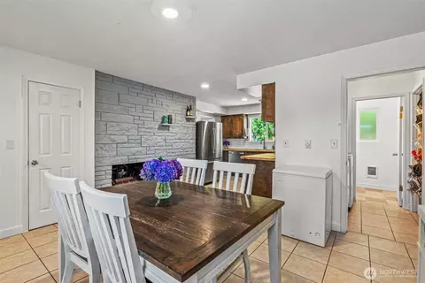 Dining - 3226 Maple St, Longview, WA 98632 photo 2 of 4