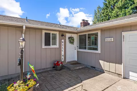 Exterior - 3226 Maple St, Longview, WA 98632 photo 4 of 10