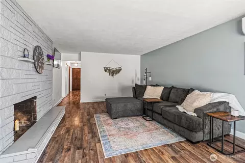 Living - 3226 Maple St, Longview, WA 98632 photo 1 of 2
