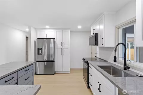 Kitchen - 4914 S 2nd Ave, Everett, WA 98203 photo 2 of 5