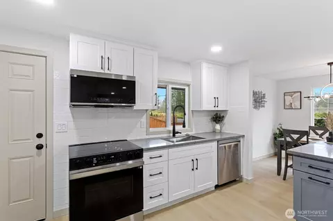 Kitchen - 4914 S 2nd Ave, Everett, WA 98203 photo 5 of 5