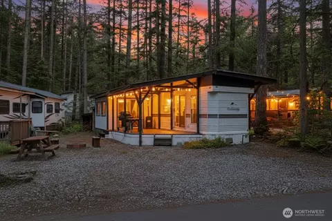190 1 Fireside Lodge Cir, Maple Falls, WA 98244