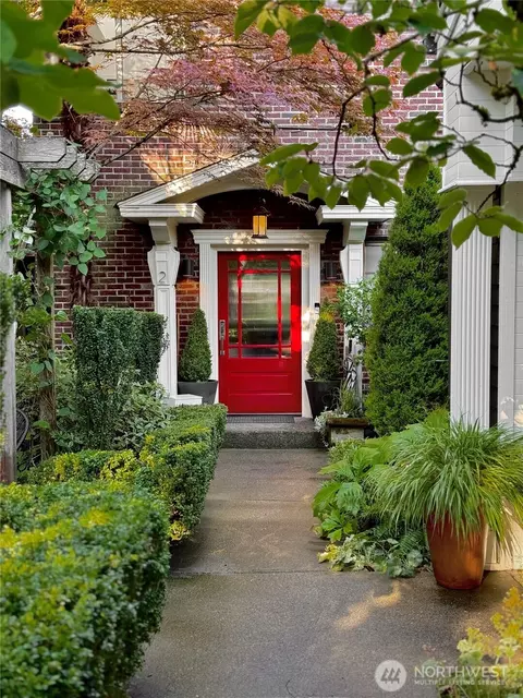 1013 Summit Ave E #2, Seattle, WA 98102