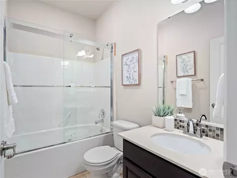 Bath - 3923 186th Pl SE, Bothell, WA 98012 photo 1 of 6