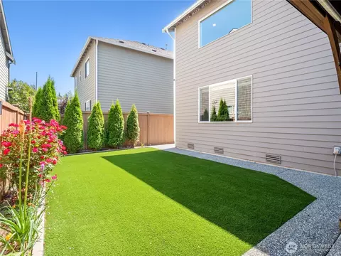 Exterior - 3923 186th Pl SE, Bothell, WA 98012 photo 5 of 6