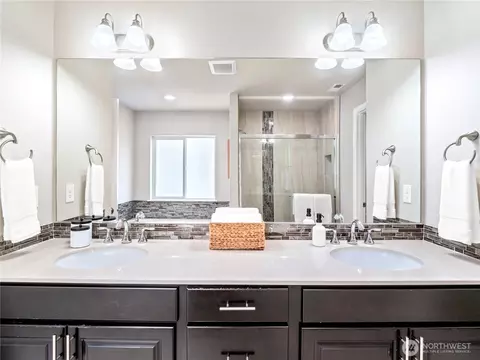 Bath - 3923 186th Pl SE, Bothell, WA 98012 photo 4 of 6