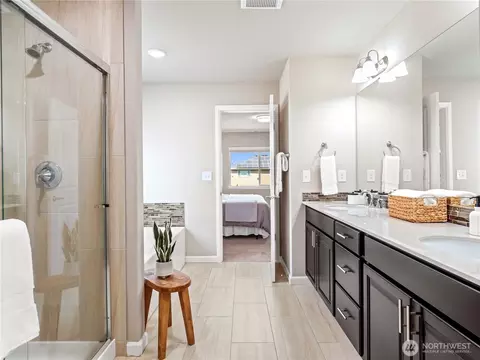 Bath - 3923 186th Pl SE, Bothell, WA 98012 photo 2 of 6