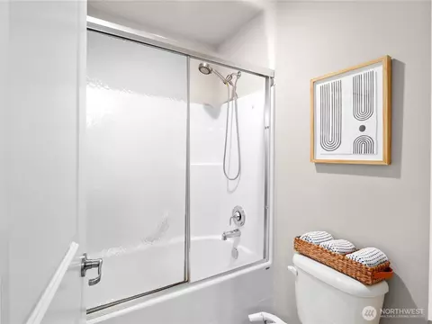 Bath - 3923 186th Pl SE, Bothell, WA 98012 photo 6 of 6