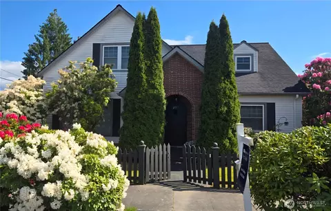 237 C St SW, Castle Rock, WA 98611