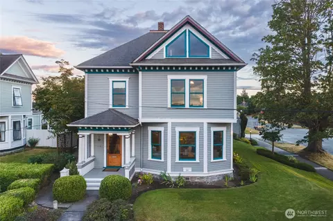 1219 5th St, Anacortes, WA 98221