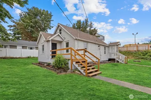 6215 28th St NE, Tacoma, WA 98422