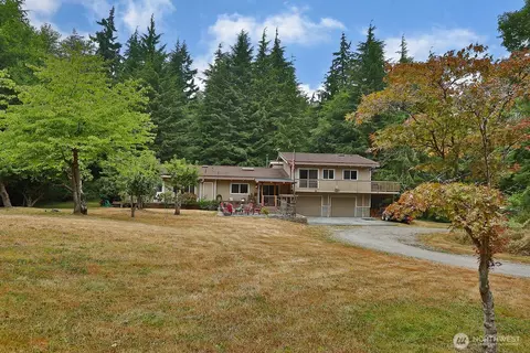 875 Silver Cloud Ln, Greenbank, WA 98253