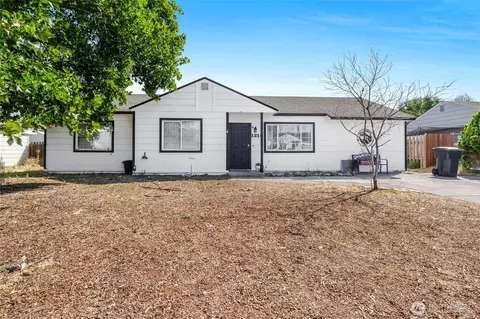 1214 Arnold Dr, Moses Lake, WA 98837