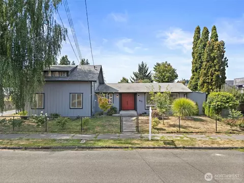 612 7th St SW, Puyallup, WA 98371