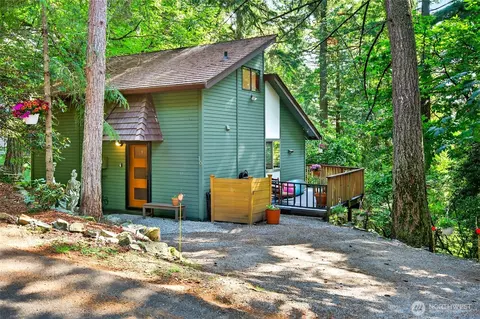 16 Sandalwood Cir, Bellingham, WA 98229