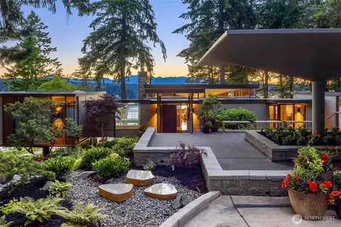 7799 Hansen Rd NE, Bainbridge Island, WA 98110