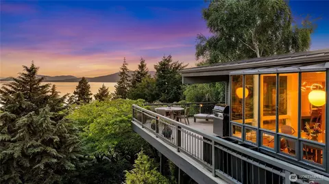 733 Fieldston Rd, Bellingham, WA 98225
