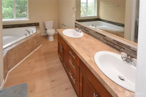 Bath - 7281 Radius Loop SE, Lacey, WA 98513 photo 2 of 4