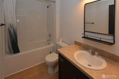 Bath - 7281 Radius Loop SE, Lacey, WA 98513 photo 3 of 4