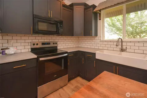 Kitchen - 7281 Radius Loop SE, Lacey, WA 98513 photo 2 of 2