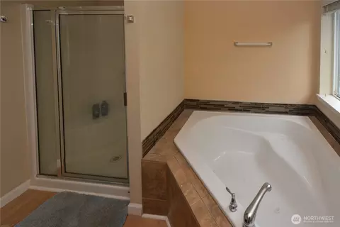 Bath - 7281 Radius Loop SE, Lacey, WA 98513 photo 1 of 4