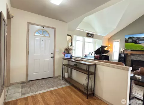 Entry Way - 304 SW Coplan St, Orting, WA 98360 photo 1 of 3
