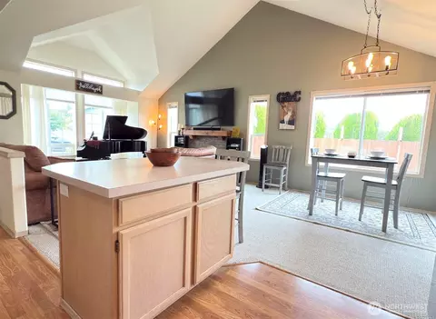 Kitchen - 304 SW Coplan St, Orting, WA 98360 photo 7 of 7