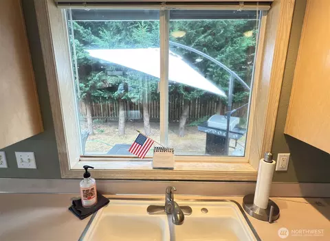 Kitchen - 304 SW Coplan St, Orting, WA 98360 photo 6 of 7