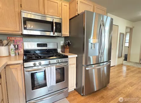 Kitchen - 304 SW Coplan St, Orting, WA 98360 photo 4 of 7