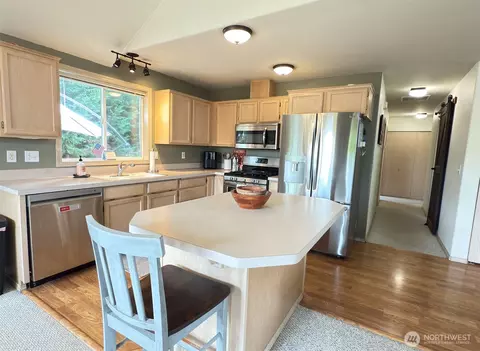 Kitchen - 304 SW Coplan St, Orting, WA 98360 photo 1 of 7