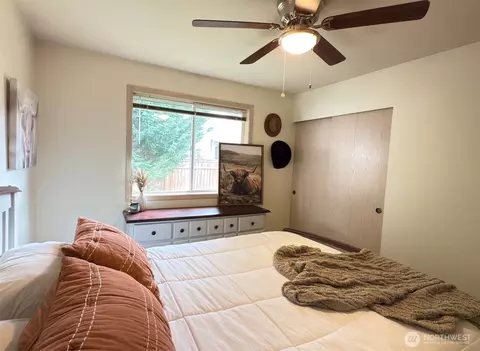 Bedroom - 304 SW Coplan St, Orting, WA 98360 photo 2 of 4