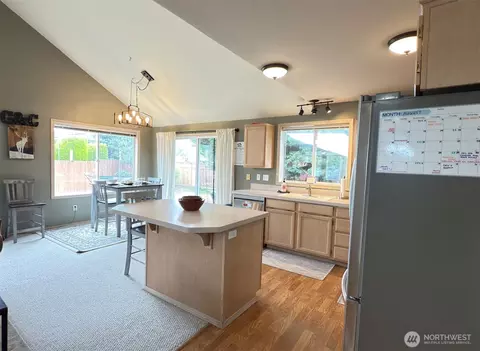 Kitchen - 304 SW Coplan St, Orting, WA 98360 photo 2 of 7
