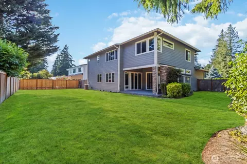 1054 Walnut St, Edmonds, WA 98020 photo 2