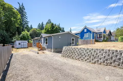 2794 E 1st St, Port Orchard, WA 98366