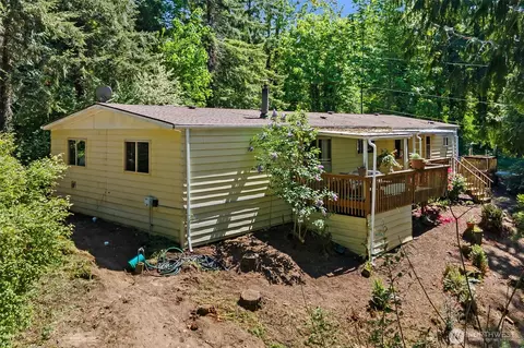 987 Rowe Rd, Camano Island, WA 98282